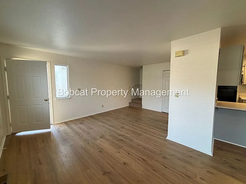 2 bed, 1.0 bath, 900 sqft, $1,545 — Photo 3