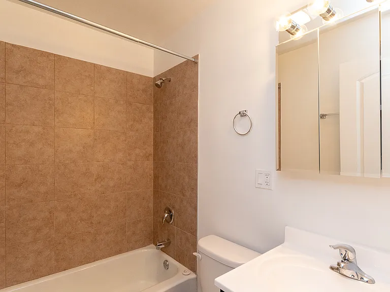 6710 N. Sheridan — Photo 17