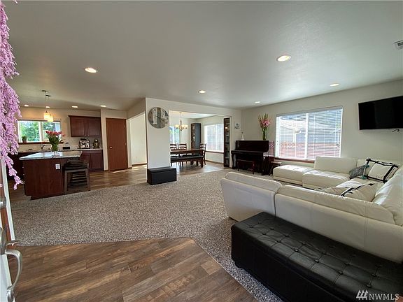3rd image of 140 Seattle Blvd S