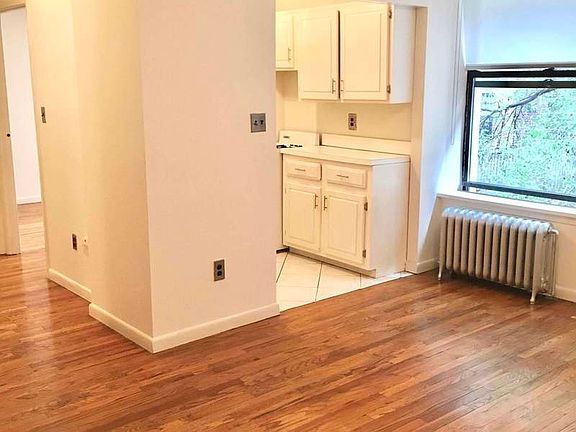 2nd image of 310 W 95th St APT 3C