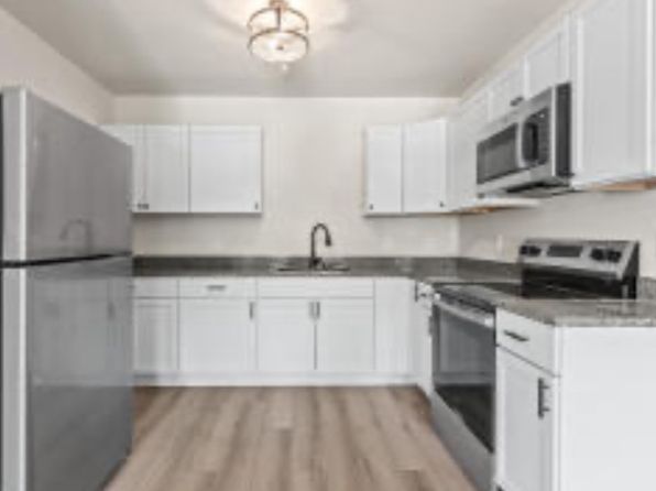 156 Woodford St #3