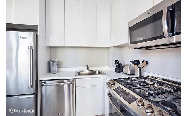 Rented by Douglas Elliman | media 4