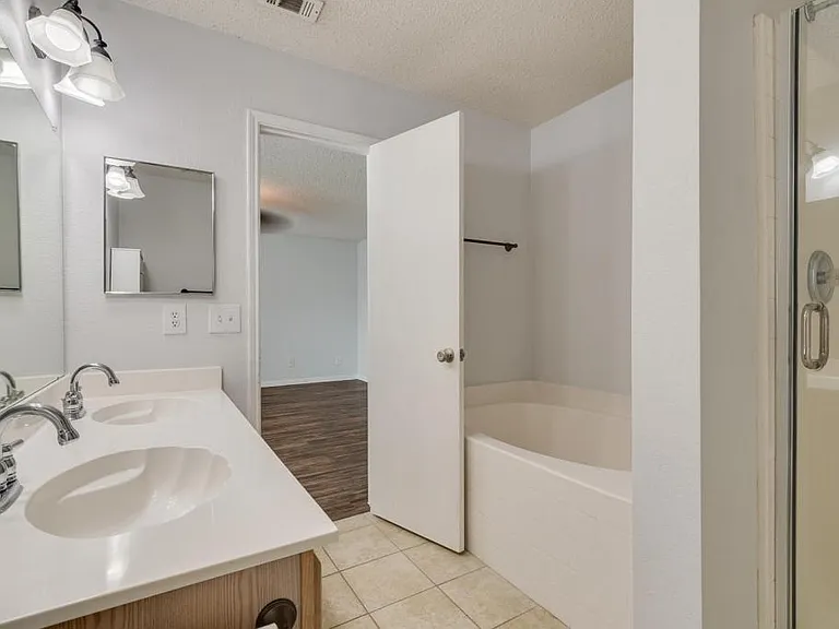 5536 Camarillo Dr — Photo 12