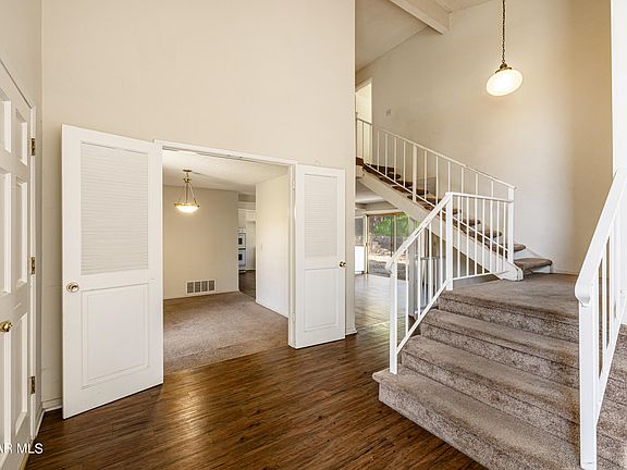 3rd image of 294 Donner Ave