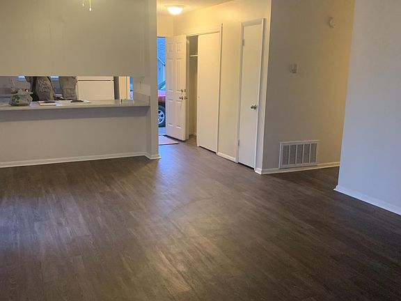 4th image of 1360 Langley Ave #B