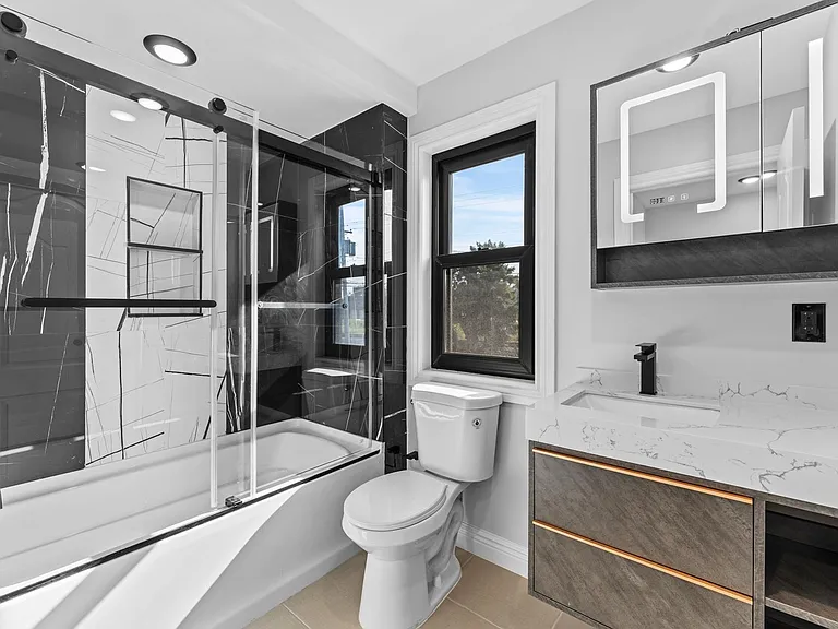 51 Bedford Ave #2A — Photo 17