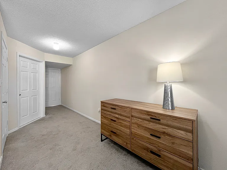 The Wyndham Apartments — Photo 12