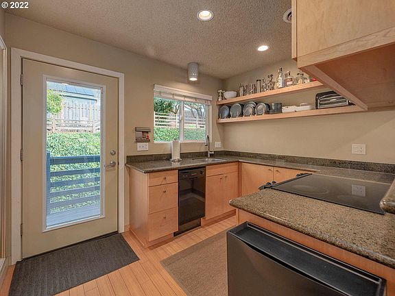 5th image of 1300 NE 68th Ave APT 12