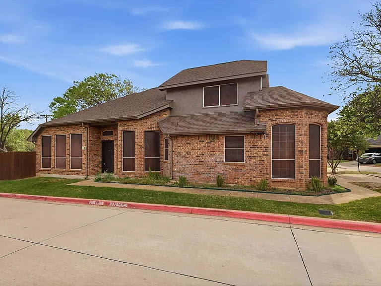 381 Arbor Ln — Photo 22