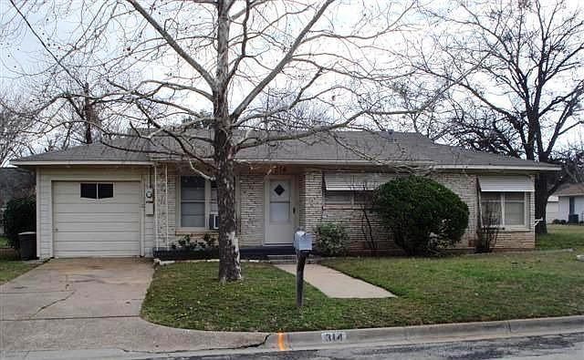 314 N. Thrash St.- Granbury