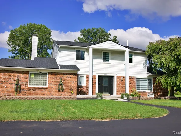29077 Murray Crescent Dr, Southfield, MI 48076