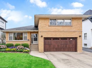 284 Blackhawk Rd, Riverside, IL 60546