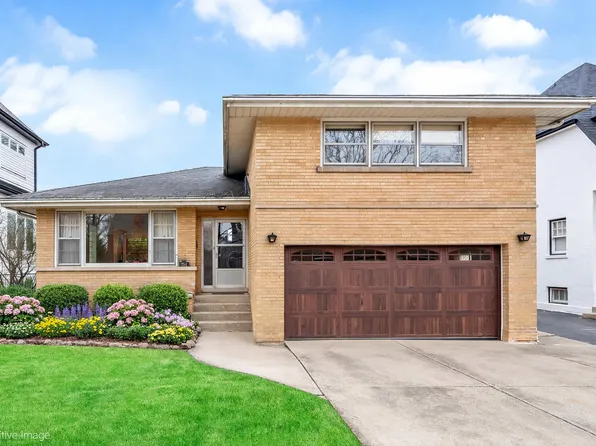 284 Blackhawk Rd, Riverside, IL 60546