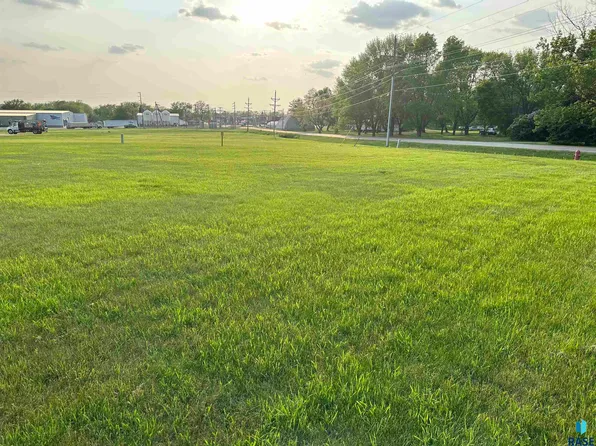 403 Olivet Ave S, De Smet, SD 57231