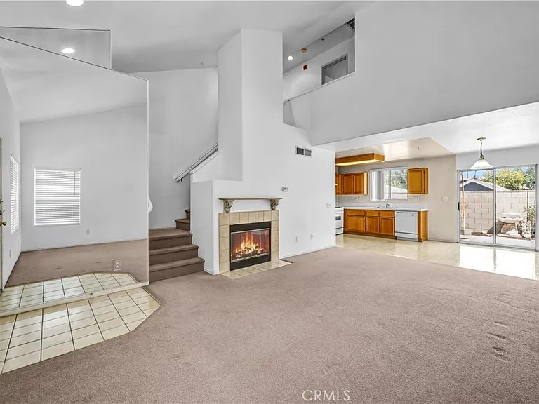 465 E Afton Ln — Photo 3