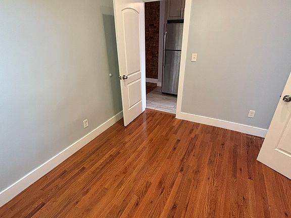 5th image of 581 Bramhall Ave #1F