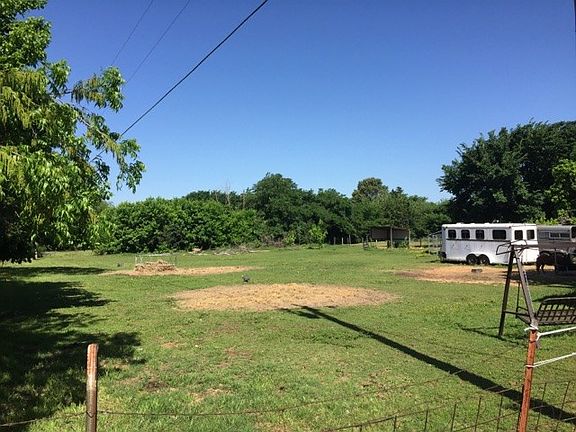 4th image of 604 N Pearson Ln