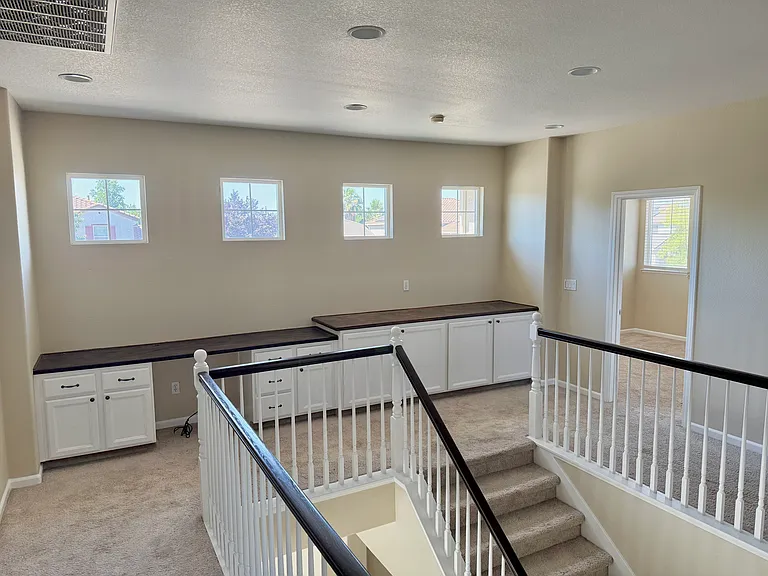 772 Sheffield Ln — Photo 6