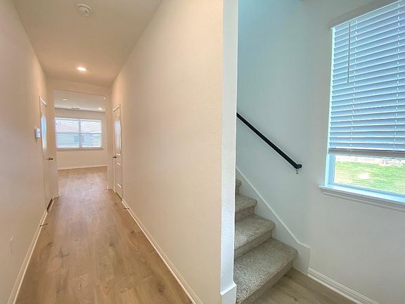 2nd image of 100 Calla Ln