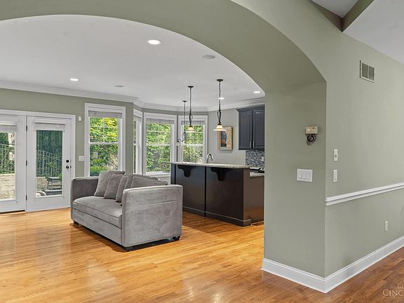 3rd image of 434 Stanley Ave