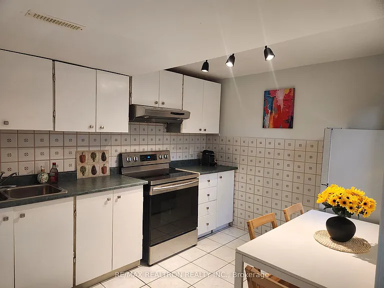 46 Thornbrook Ct #BASEMENT — Photo 7
