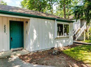 2233 Hawkins Ln, Eugene, OR 97405