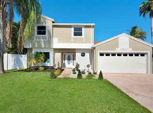 9907 Moss Pond Dr, Boca Raton, FL 33496