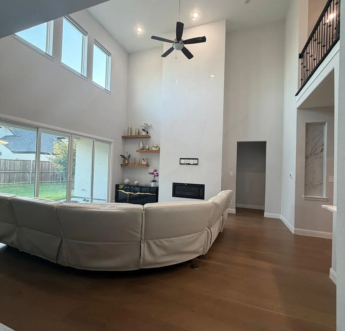 5 bed, 5.5 bath, 4336 sqft, $6,500 — Photo 4