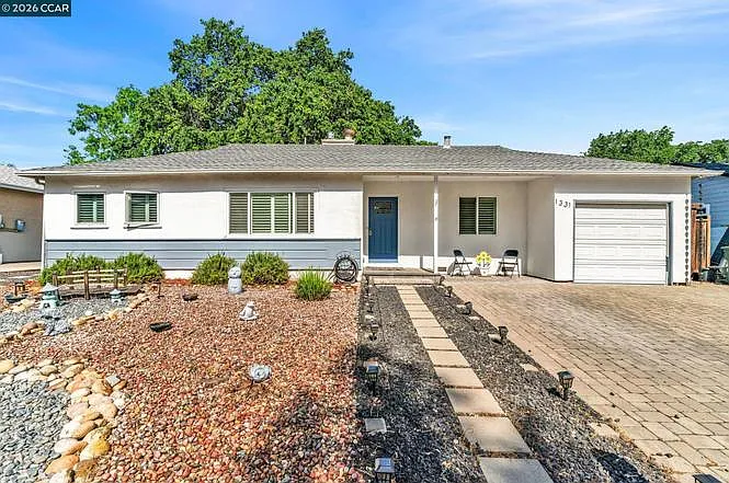 1331 Pear Dr — Photo 3