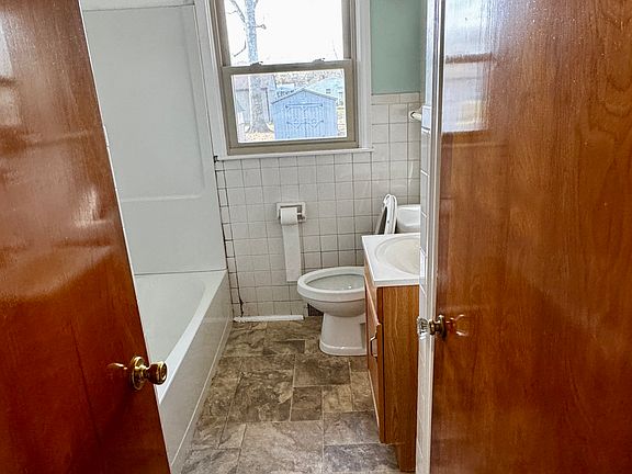 3rd image of 1550 Gypsy Ln