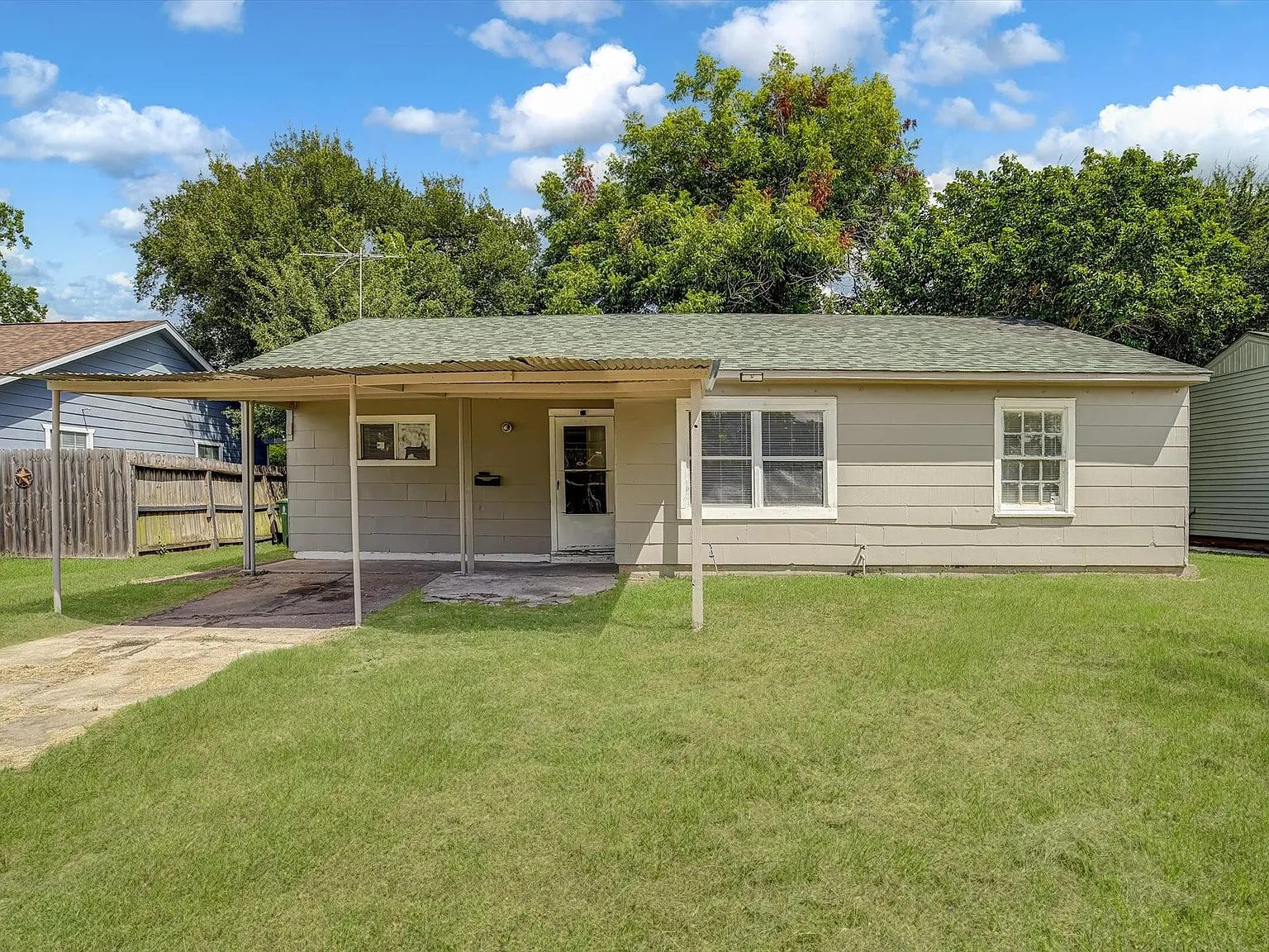 4 bed, 2.0 bath, 1266 sqft, $1,600 — Photo 2