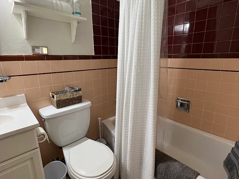 4330 N Clay St — Photo 7