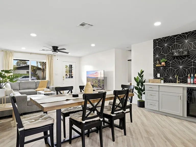 2241 N Sunset Dr — Photo 10