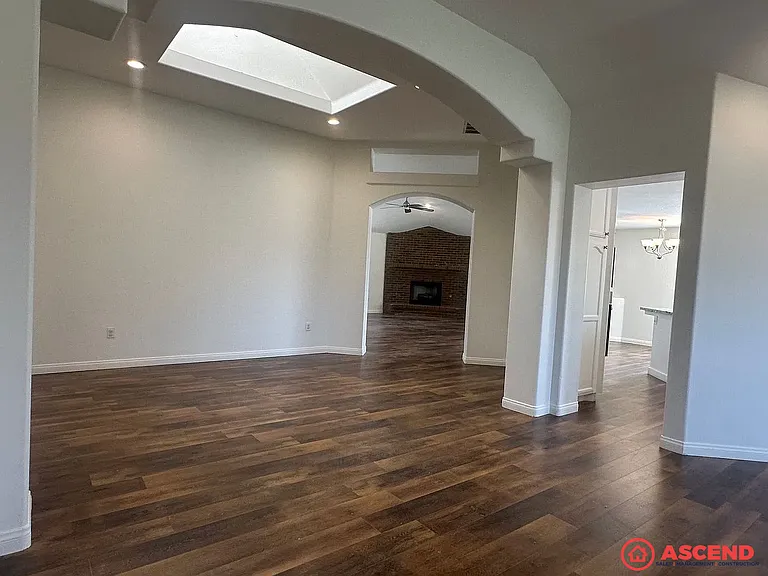 10407 Loughton Ave — Photo 5