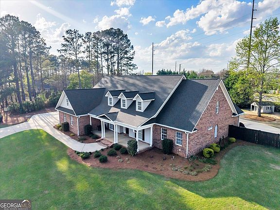 4th image of 32 Willow Lake Dr