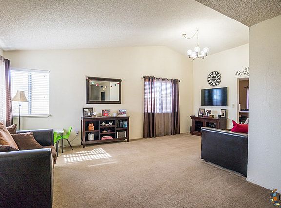 3rd image of 420 Fan Palm Ct
