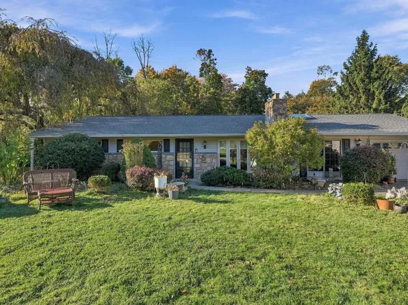 7 Lantern Ln, Lansdale, PA 19446