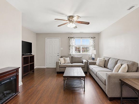 3rd image of 200 Old Spring Hill Ln