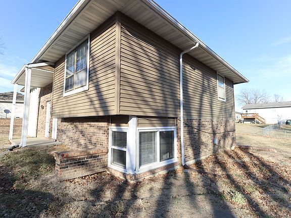 2nd image of 1304 Essex Ct #A