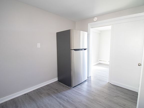 3rd image of 263 King St #2