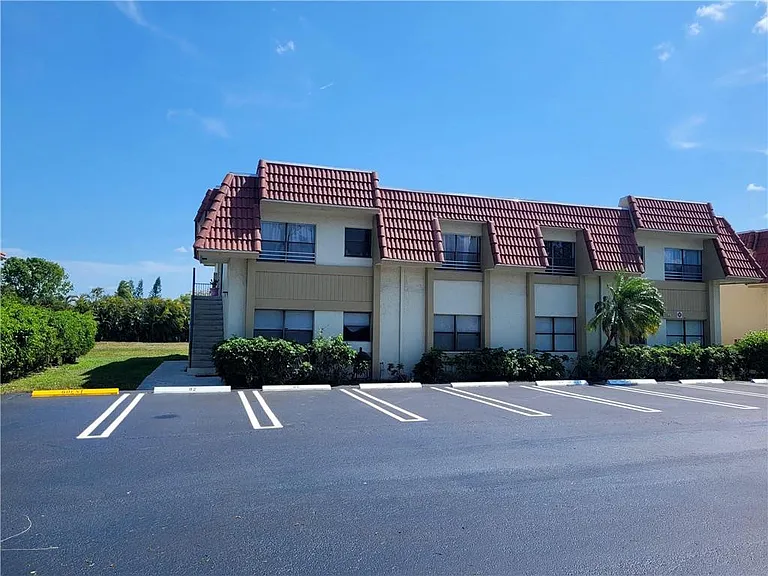 11096 Royal Palm Blvd — Photo 2