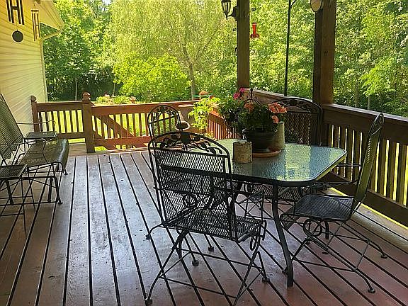 Large covered deck!