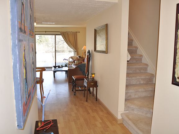 4th image of 676 Peninsula Ct