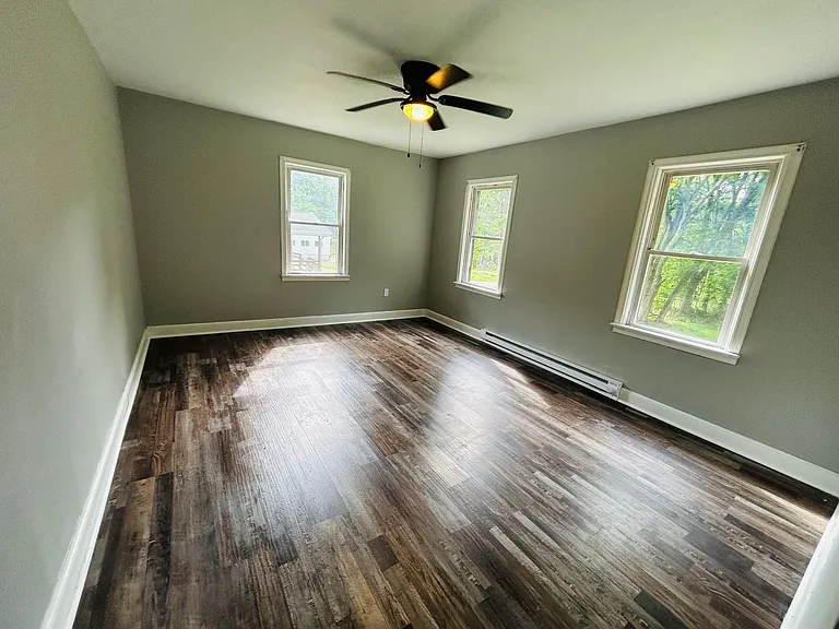 355 E Brown St — Photo 11