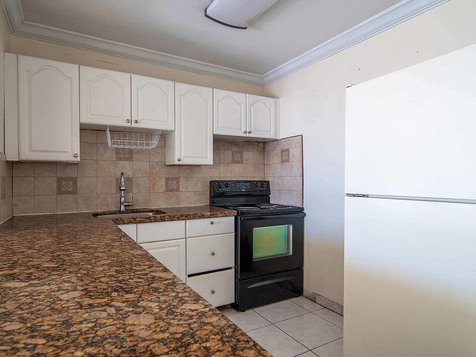 1st image of 921 NE 169th St #306