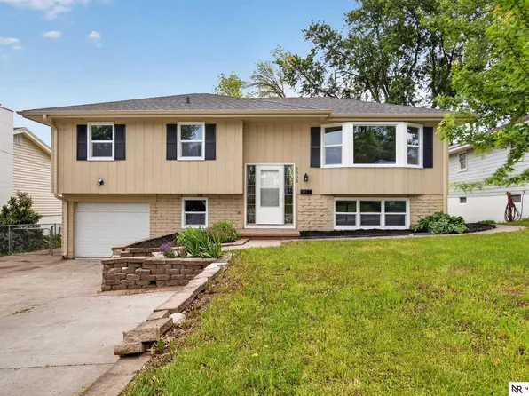 5005 S 90th St, Omaha, NE 68127