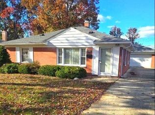 28582 N Clements Cir, Livonia, MI