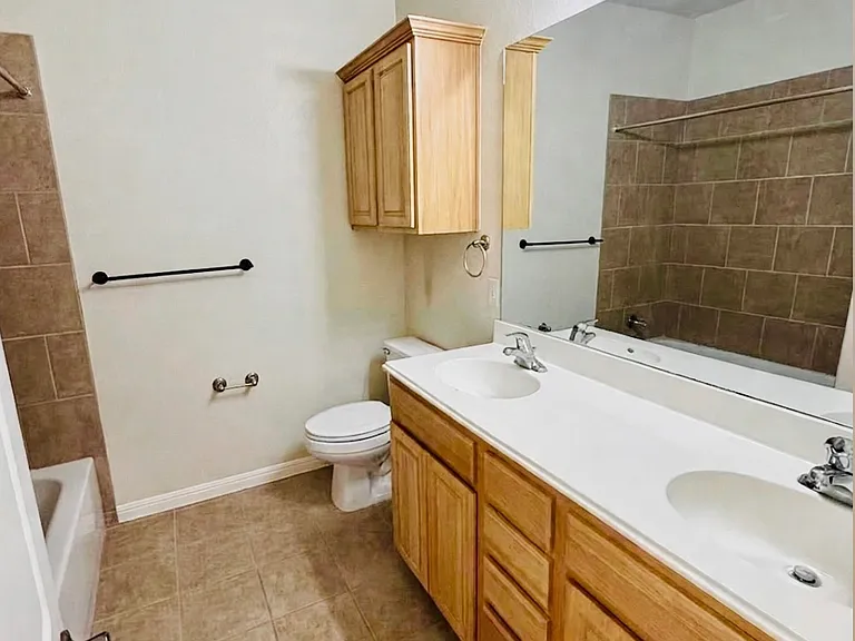 Full secondary bathroom, dual vanity, tub/shower combo, tile flooring