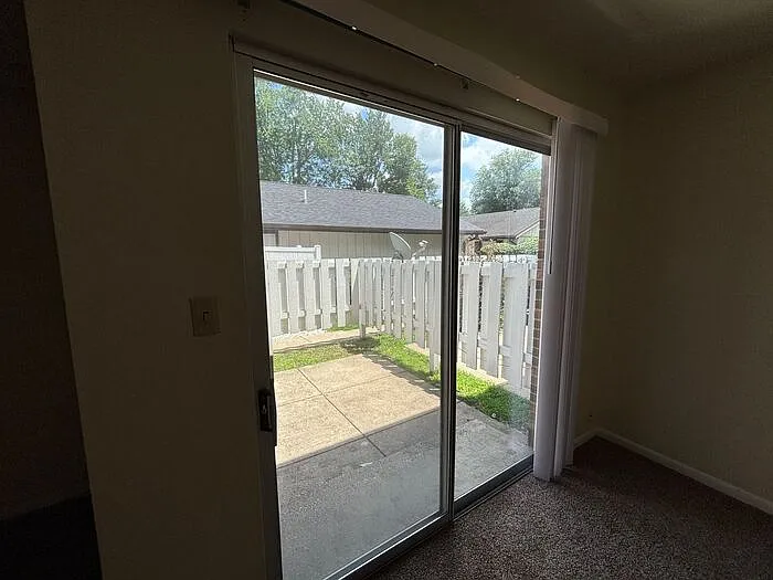 2901 Poplar St #B — Photo 4