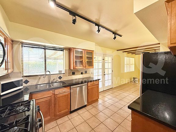 3rd image of 1719 E McLellan Blvd
